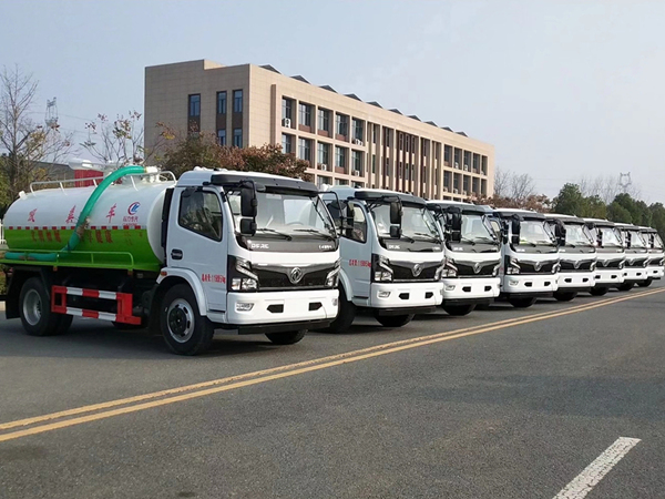 國(guó)六東風(fēng)多利卡8方吸糞車